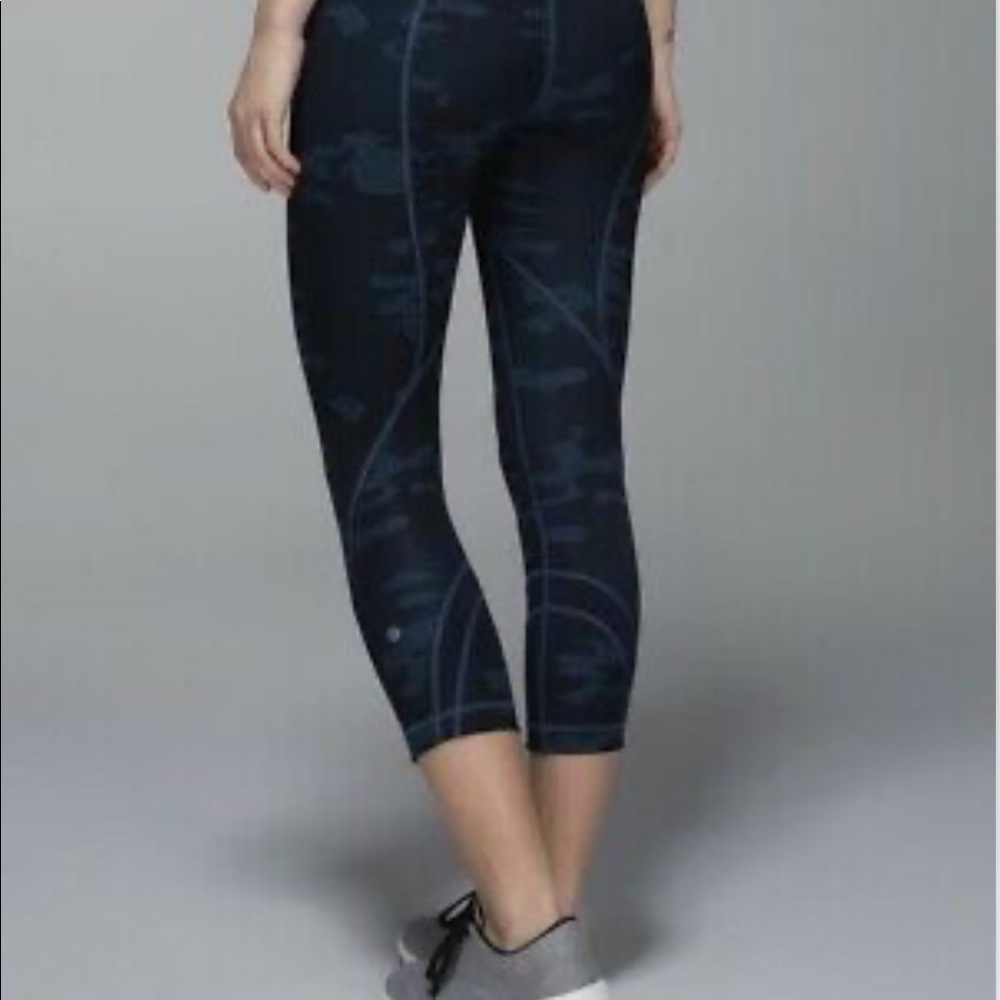 Hard to find Blue Camo Lululemon Inspire crop 4